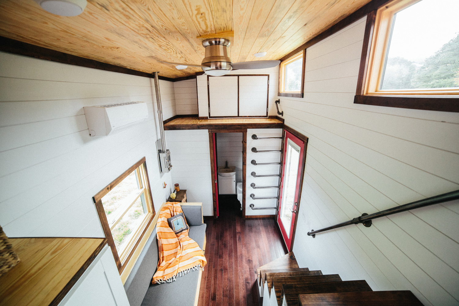 Дома 4 категории. Тини Хаус 6х6. Tiny House интерьер. Тини Хаус 30 кв. Tiny House 6х4.