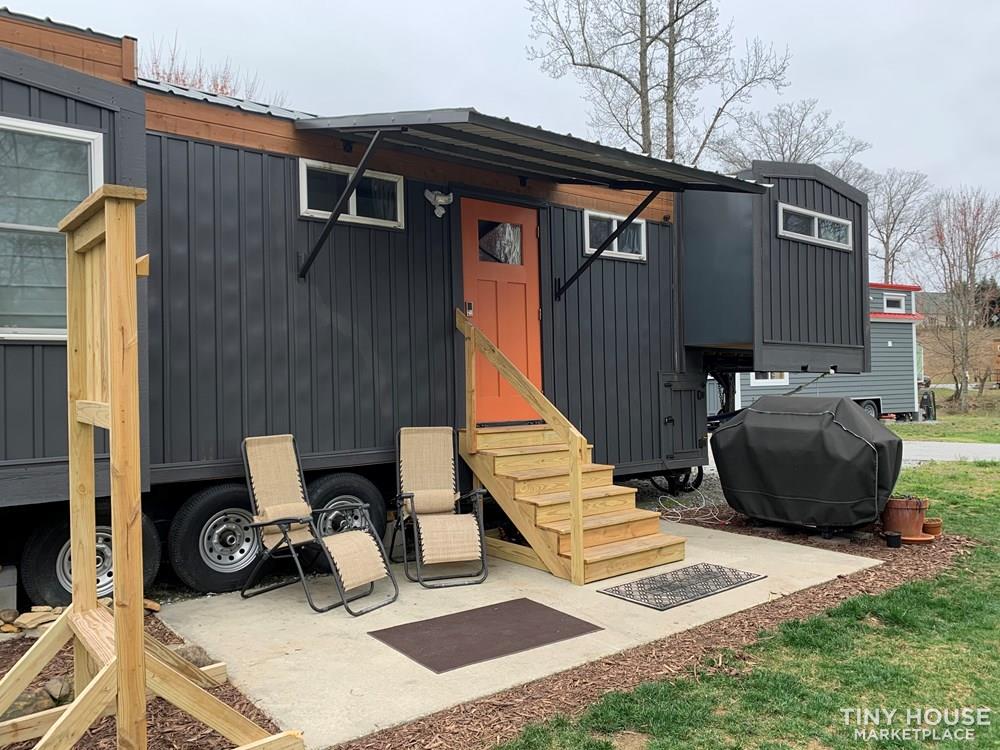 tiny house with slide outs