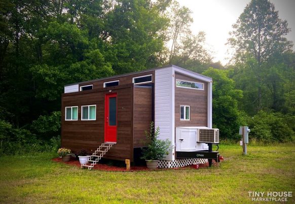 Slide out tiny house
