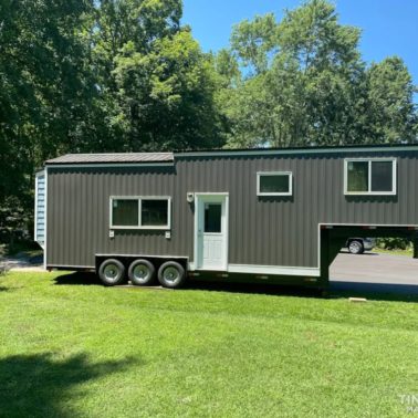 34' house on gooseneck trailer