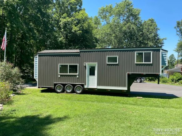 34' house on gooseneck trailer